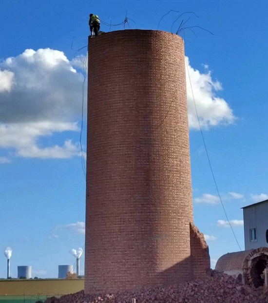 煙囪拆除公司:綠色拆除,專(zhuān)業(yè)承諾與行動(dòng)鑄就環(huán)保